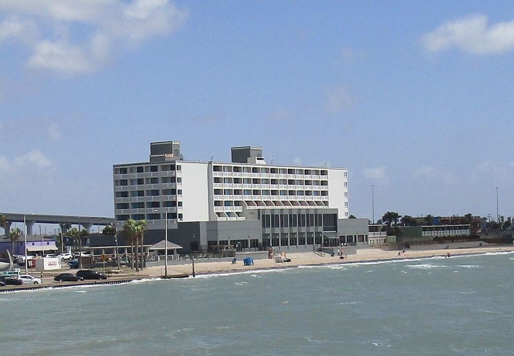 DoubleTree by Hilton Corpus Christi Beachfront - photo 41