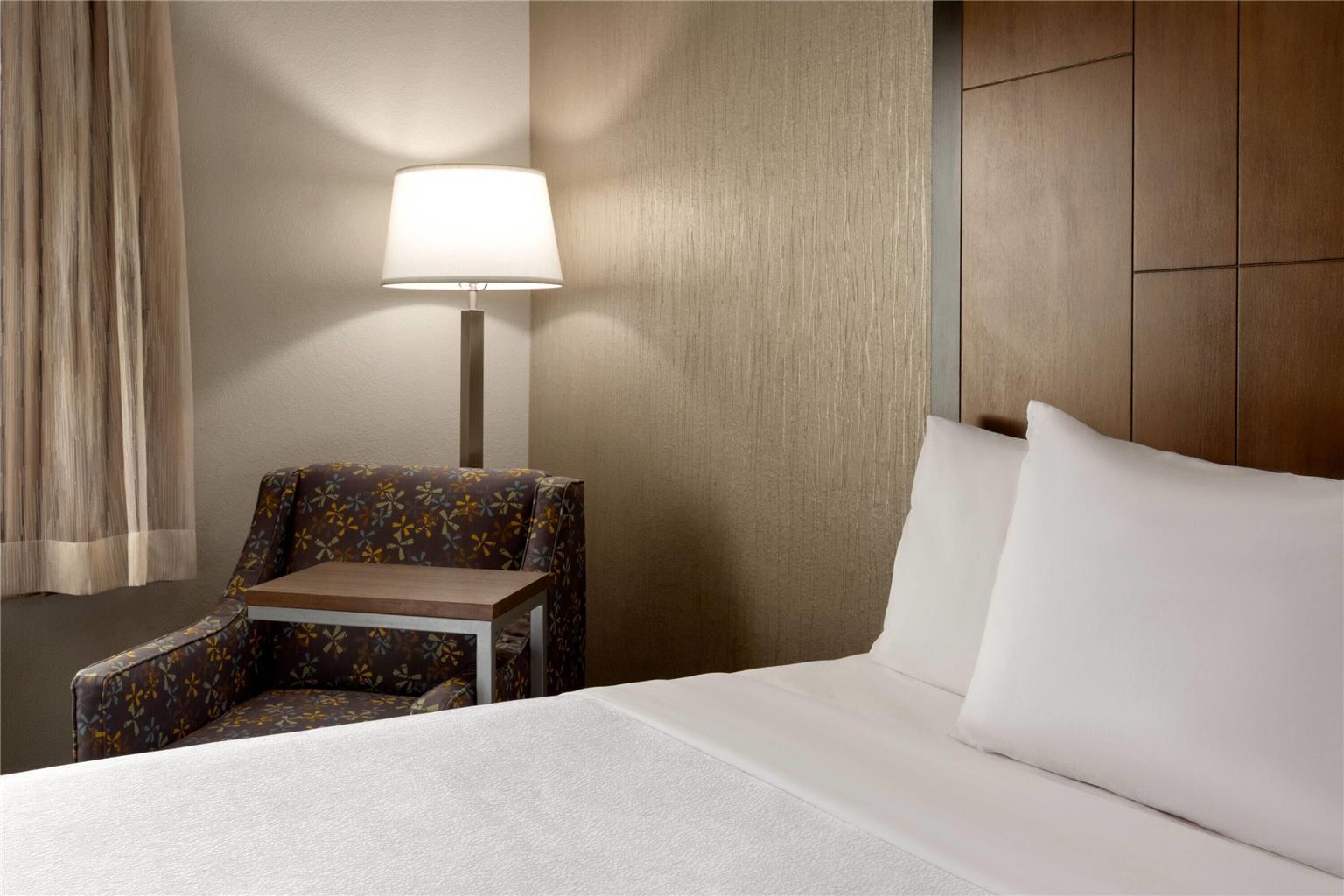 La Quinta Inn & Suites by Wyndham Fairbanks Airport - photo 22