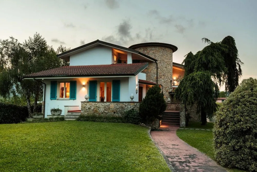 Villa Annalisa — 4-Star Luxury Hotel in Lucca, Italy