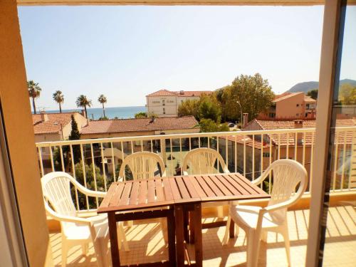 La Perle Studio 50 M de la Plage Parking Clim Rivage Privilege — 4-Star Luxury Hotel in La Seyne-Sur-Mer, France