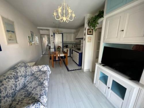 Enchnting Blue Ridge Mountins Lodging With Wood Burning Stove In Lenoir Nc — Lenoir