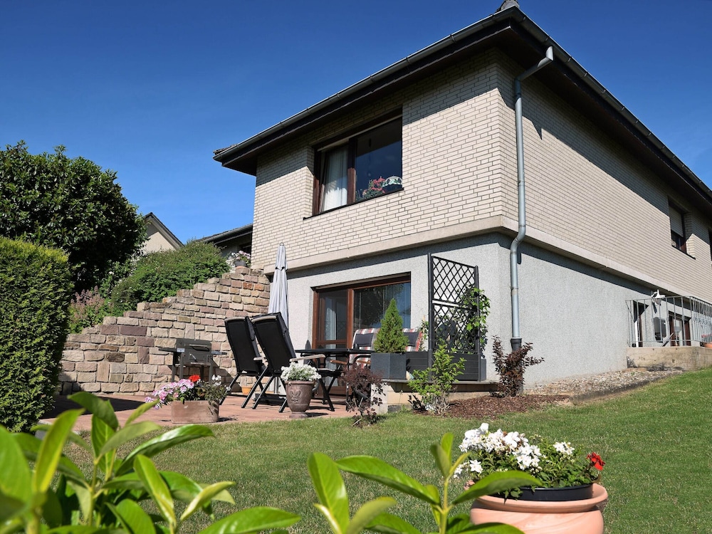 Sonnige Wohnung in Bad Driburg mit Garten — 4-Star Luxury Hotel in Bad Driburg, Germany