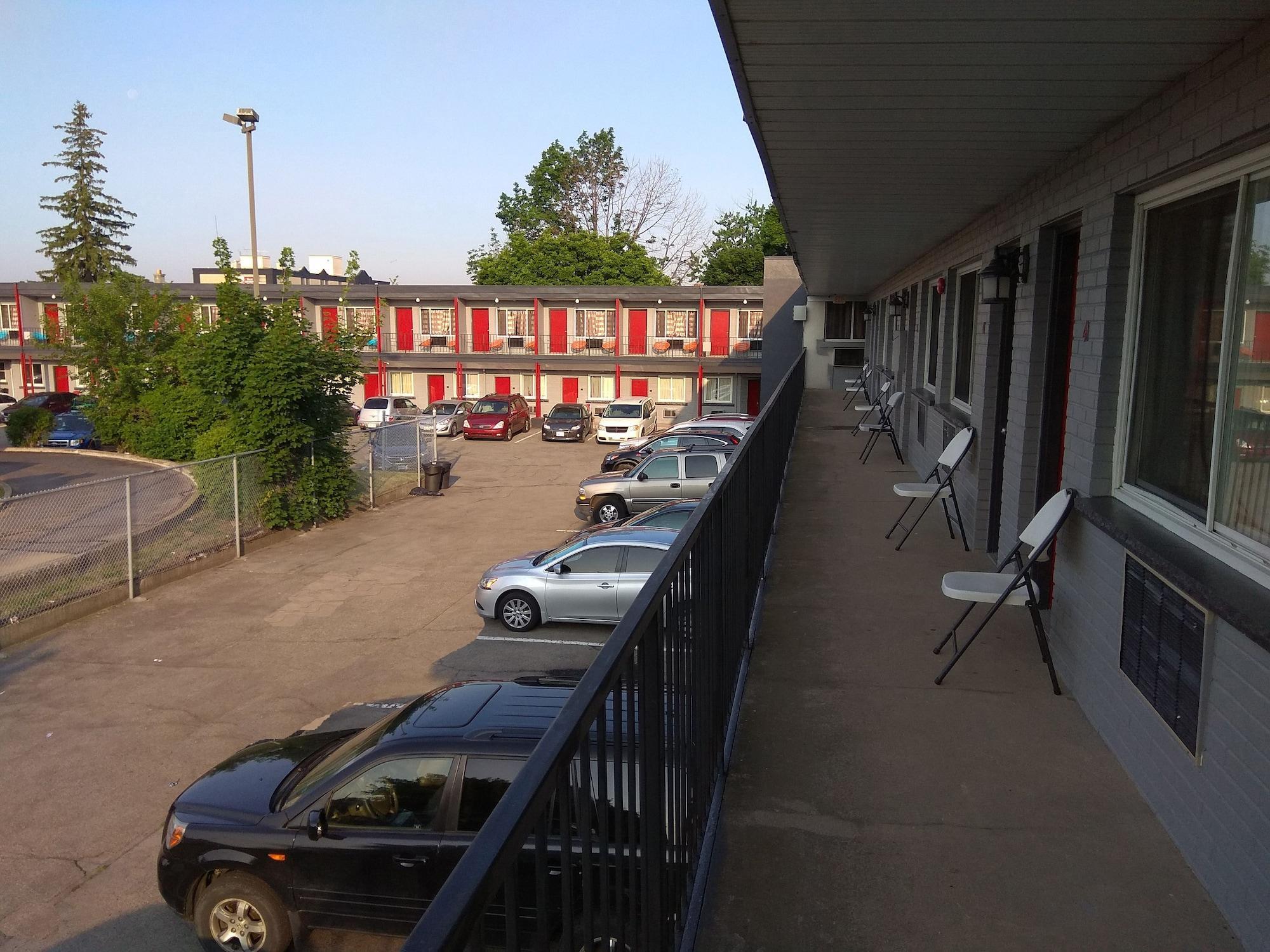 6267 Persepolis Inn — Niagara Falls — photo 3