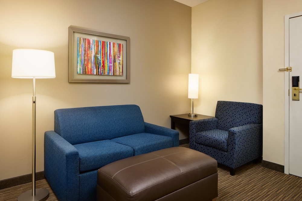 Holiday Inn Express & Suites Alpharetta Windward Parkway by IHG - photo 14
