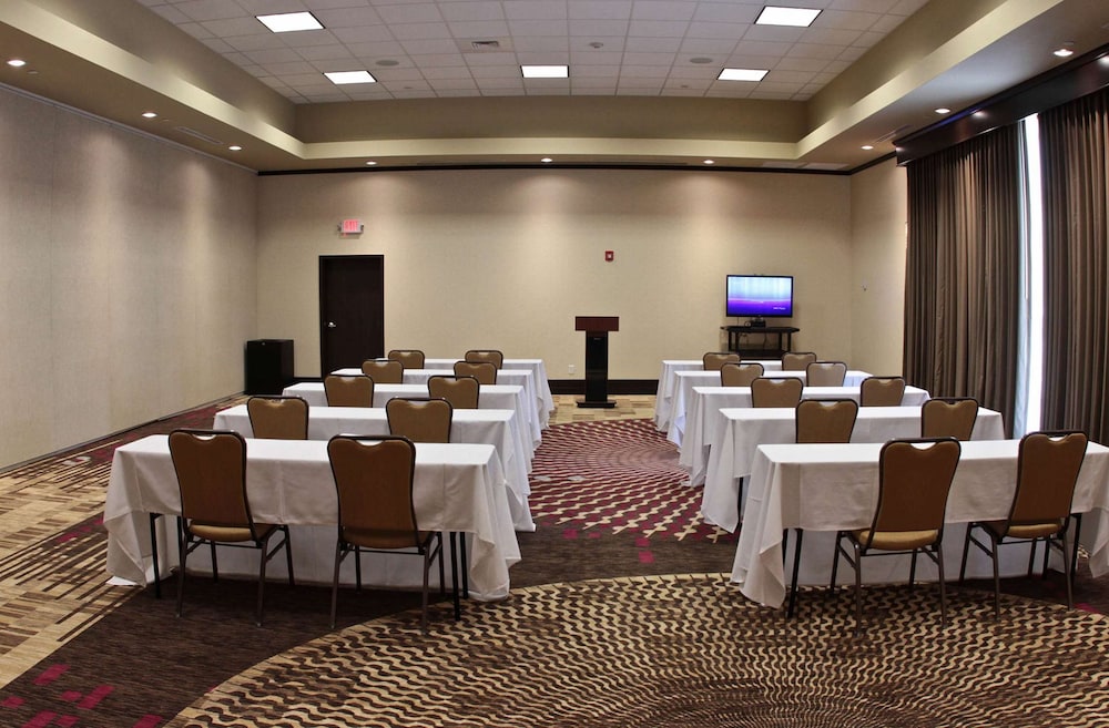 Hilton Garden Inn Victoria - photo 41