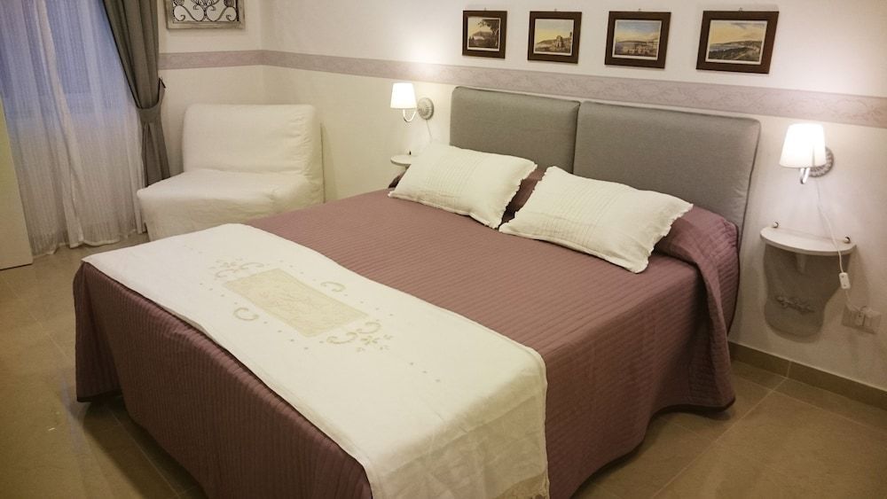 Guantai 30 — 4-Star Luxury Hotel in Naples, Italy