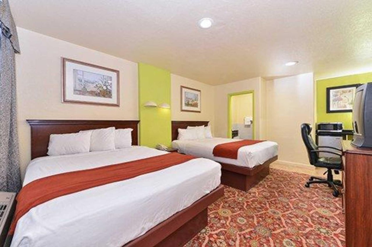 Rodeway Inn - carbon neutral hotel in Modesto