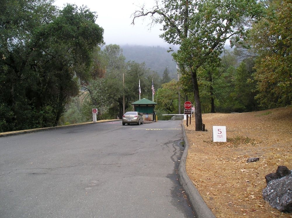 Russian River Camping Resort One Bedroom Cabin 2 — Cloverdale