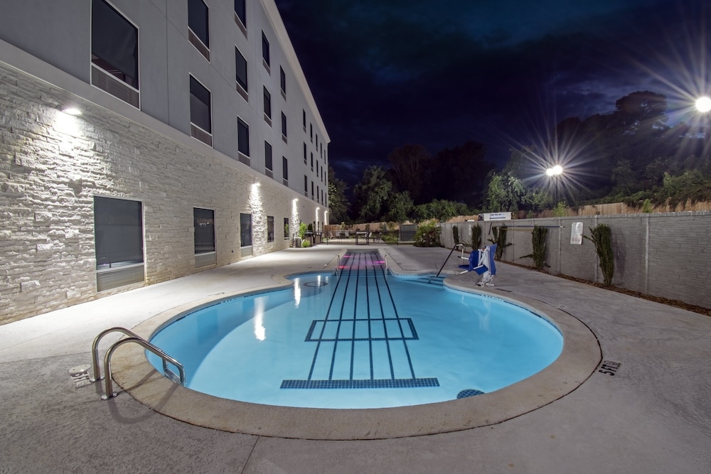 Holiday Inn Express & Suites Memphis Arpt Elvis Presley Blv by IHG - photo 6