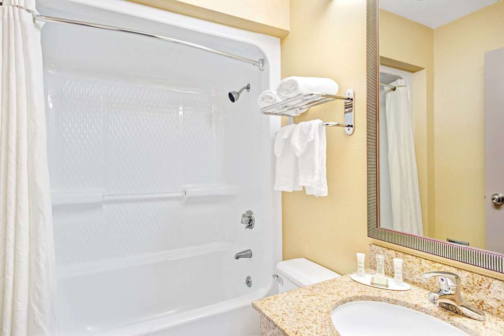 Super 8 by Wyndham Brockton - photo 9