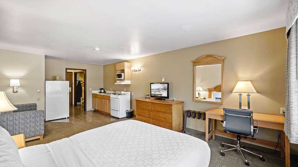 Clarion Hotel & Suites Fairbanks near Ft. Wainwright - photo 43