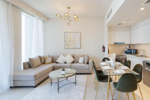 Elegant 2 Bedroom Luxury Living in Harbour Gate Allsopp&Allsopp — 4-Star Luxury Hotel in Dubai, United Arab Emirates