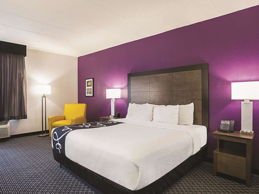 La Quinta Inn & Suites by Wyndham Atlanta Conyers - photo 17
