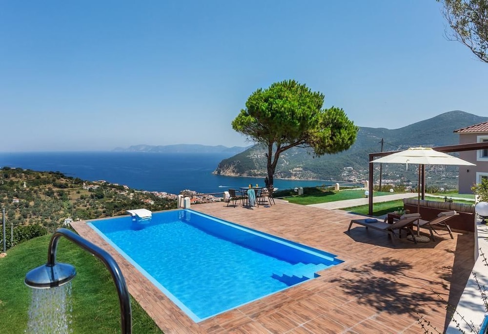 Villa Savvina — 4-Star Luxury Hotel in Skopelos, Greece