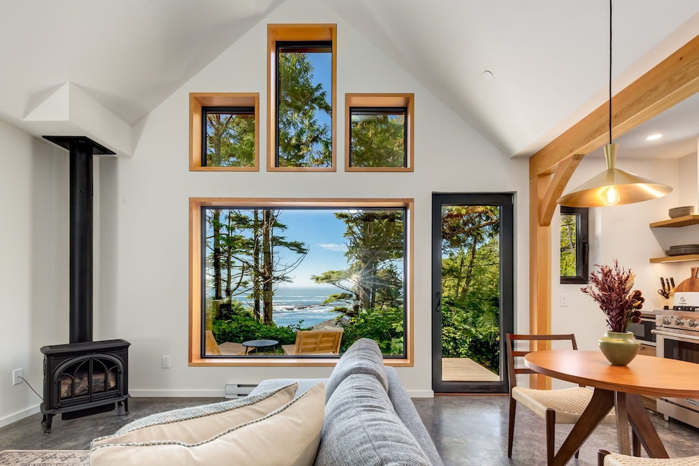 Fogged Inn in Ucluelet, Canada