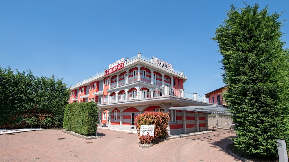 Hotel Mediterraneo — 4-Star Luxury Hotel in Villa Cortese, Italy