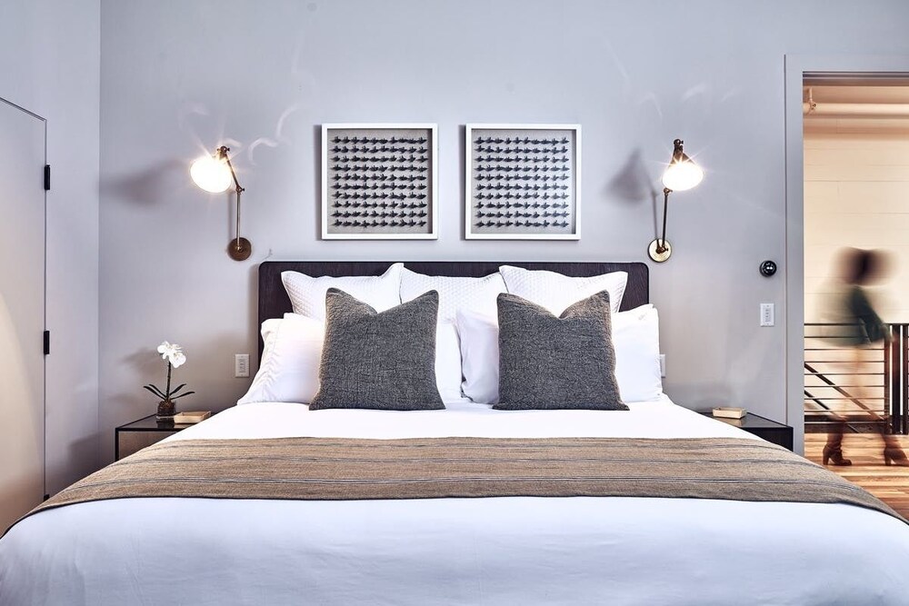 Urban Luxe Loft — Healdsburg — photo 2
