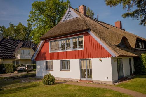 Ostseebrise Reetdach 1 — 4-Star Luxury Hotel in Zingst, Germany