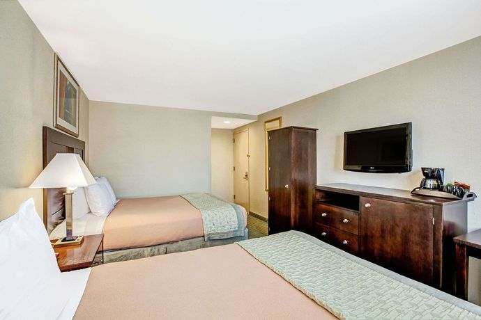 Ramada Jamaica Queens - photo 6