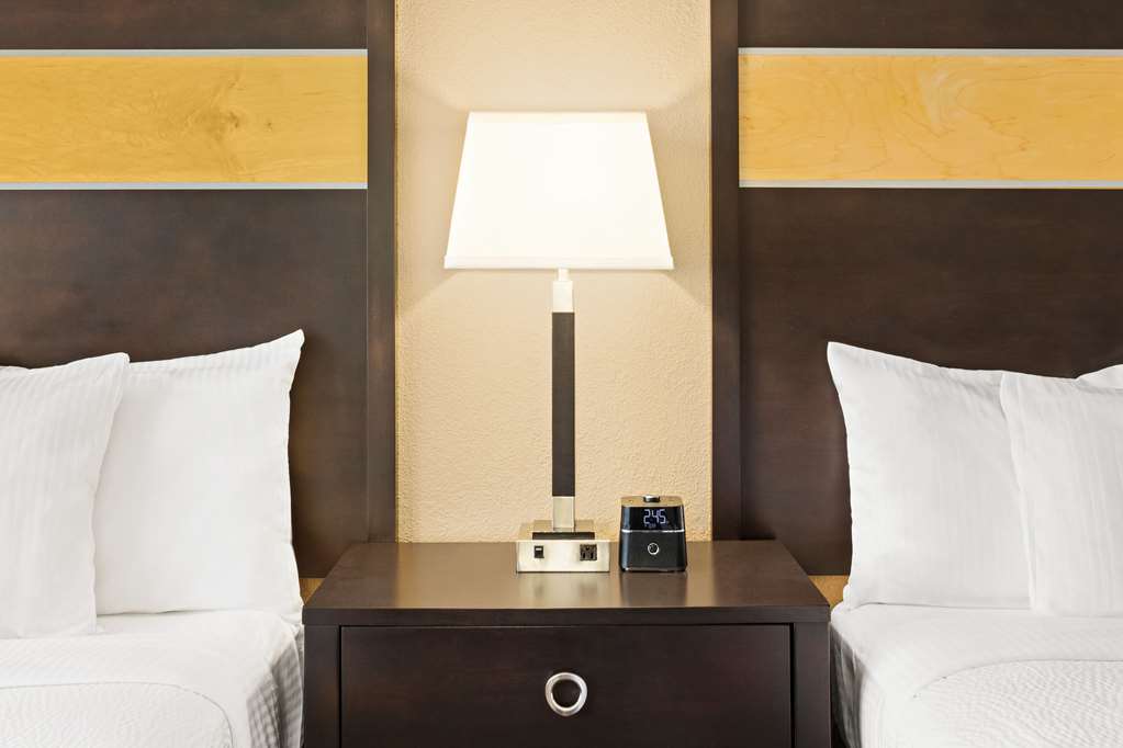 La Quinta Inn & Suites by Wyndham Richmond Midlothian - photo 20