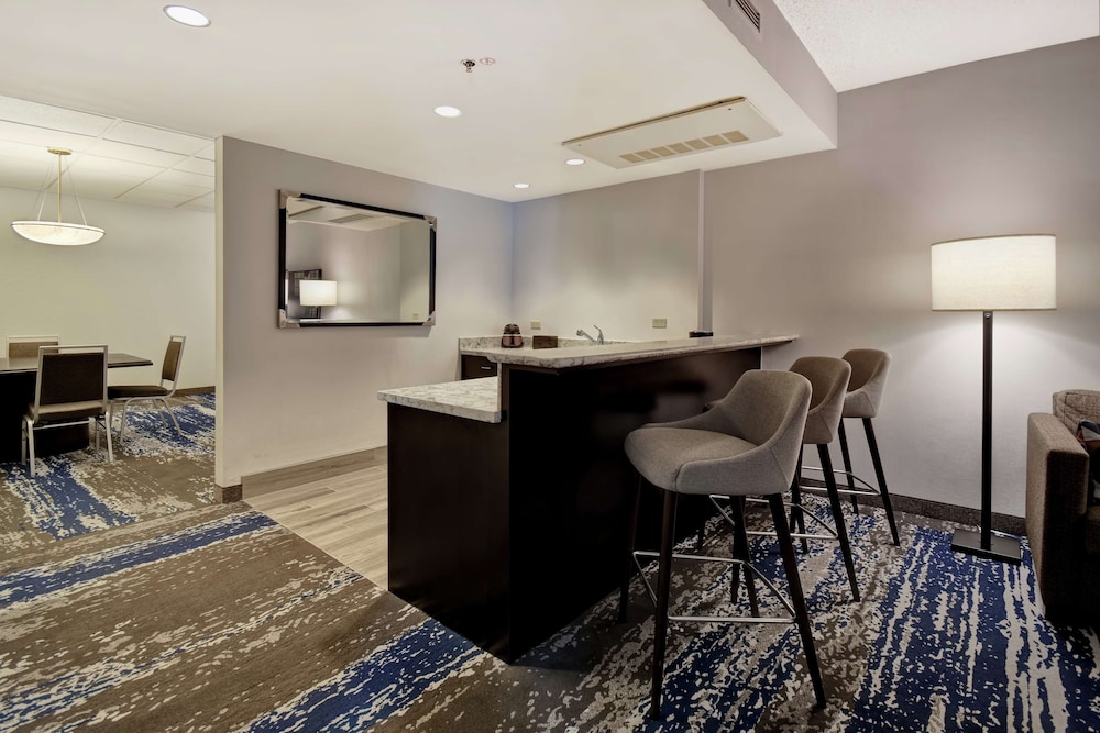 Embassy Suites Charleston - photo 30