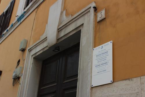 Rooms Piramide 1 — eco-hotel in Rome