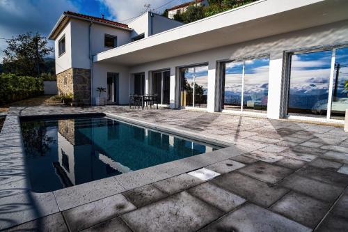 Casa da Montanha Grupo Casas Vale do Lima — 4-Star Luxury Hotel in Arcos De Valdevez, Portugal