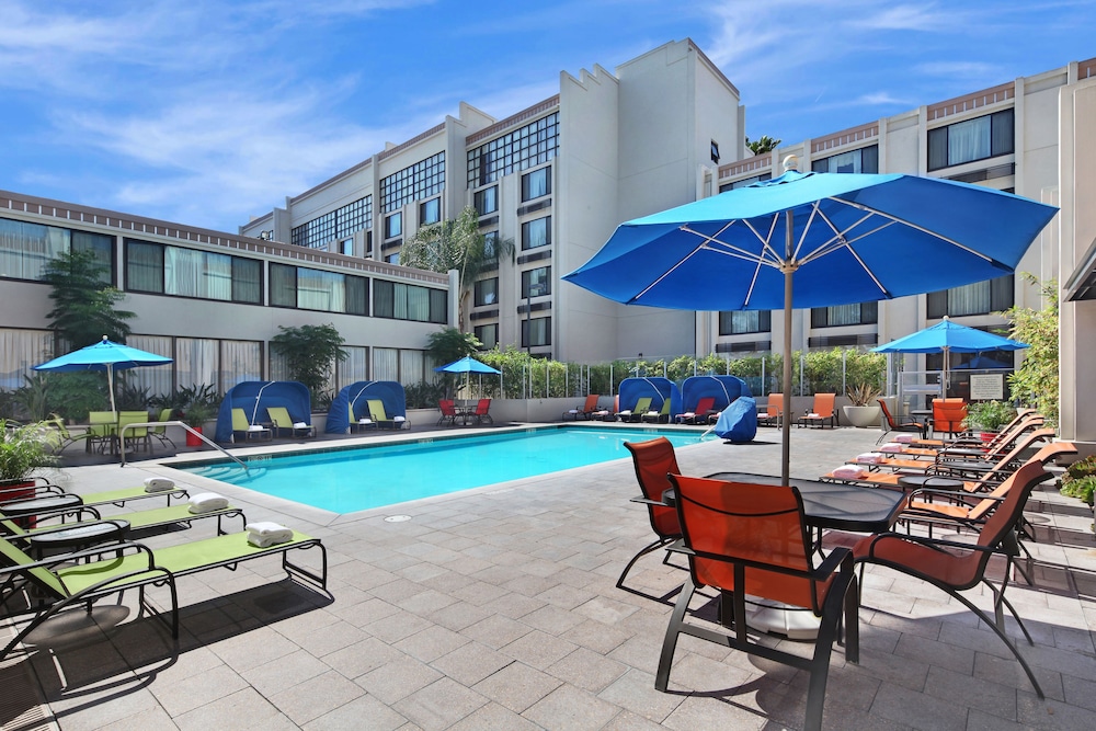 Holiday Inn Hotel & Suites Anaheim by IHG - photo 32