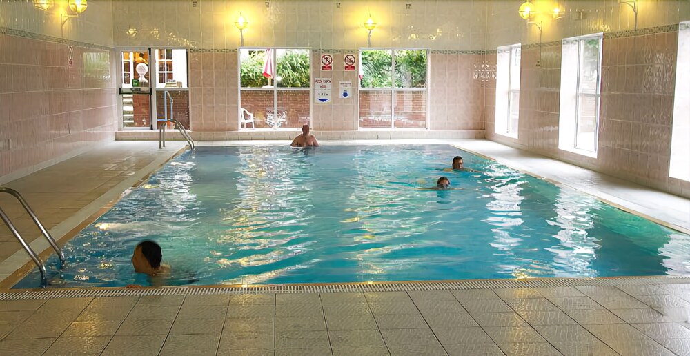 Potters International Hotel — hotel in Aldershot