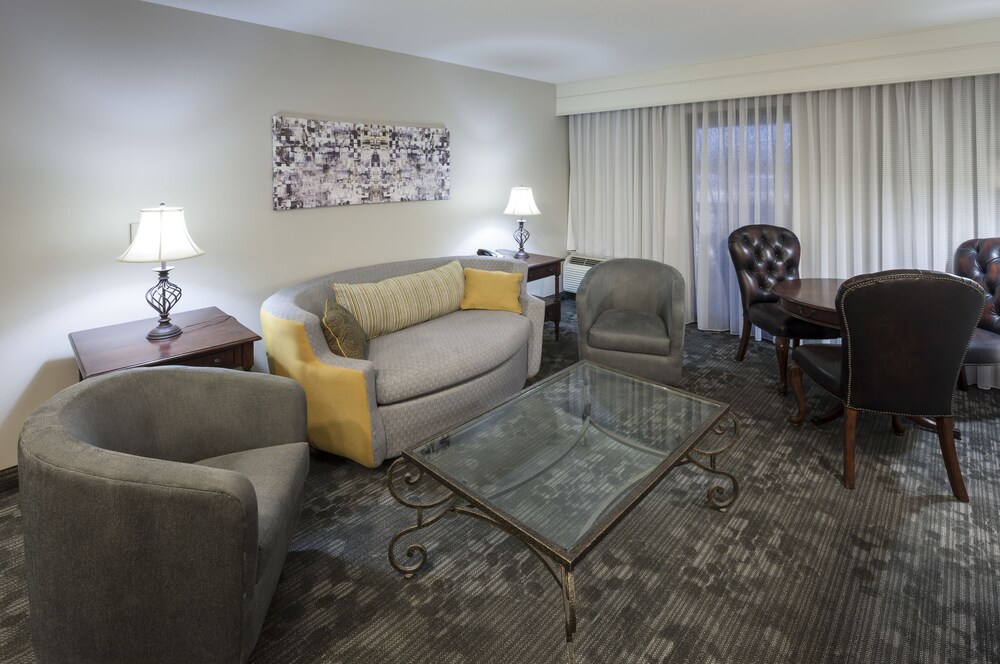 Courtyard by Marriott Brownsville - photo 25