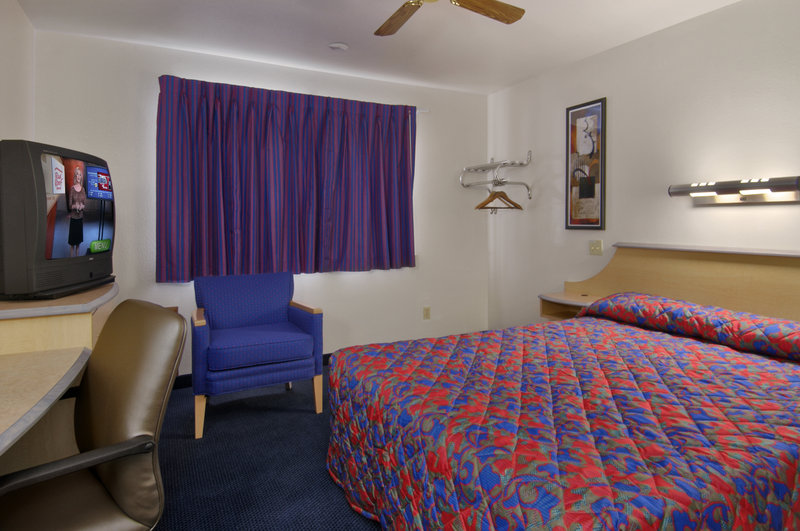 Red Roof Inn - photo 6