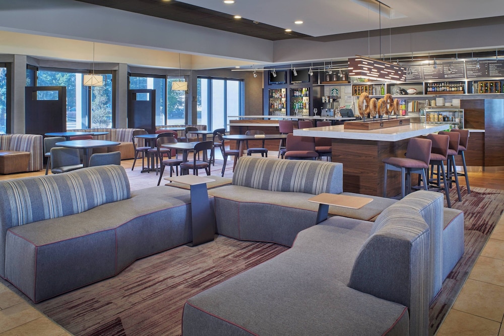 Courtyard By Marriott Detroit Warren — Warren