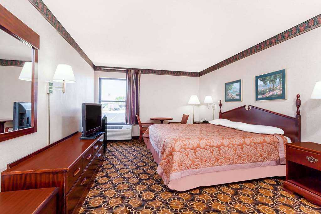 Super 8 by Wyndham Evansville North - photo 11