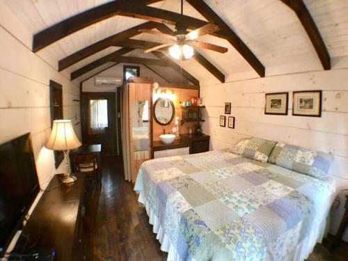 Tiny Home Cottage Near the Smokies #4 Stella - photo 4