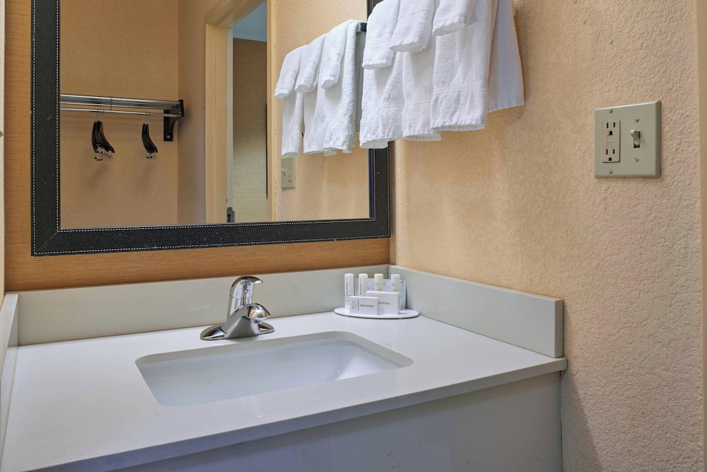 Fairfield by Marriott Kalamazoo West - photo 20