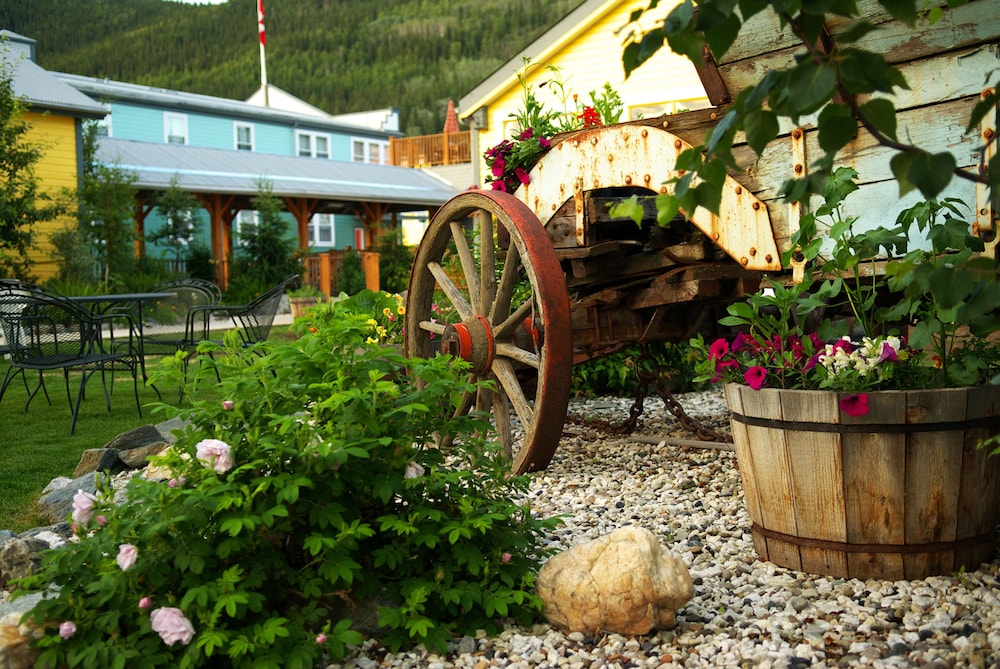 Holland America Dawson City Inn — hotel in Dawson City
