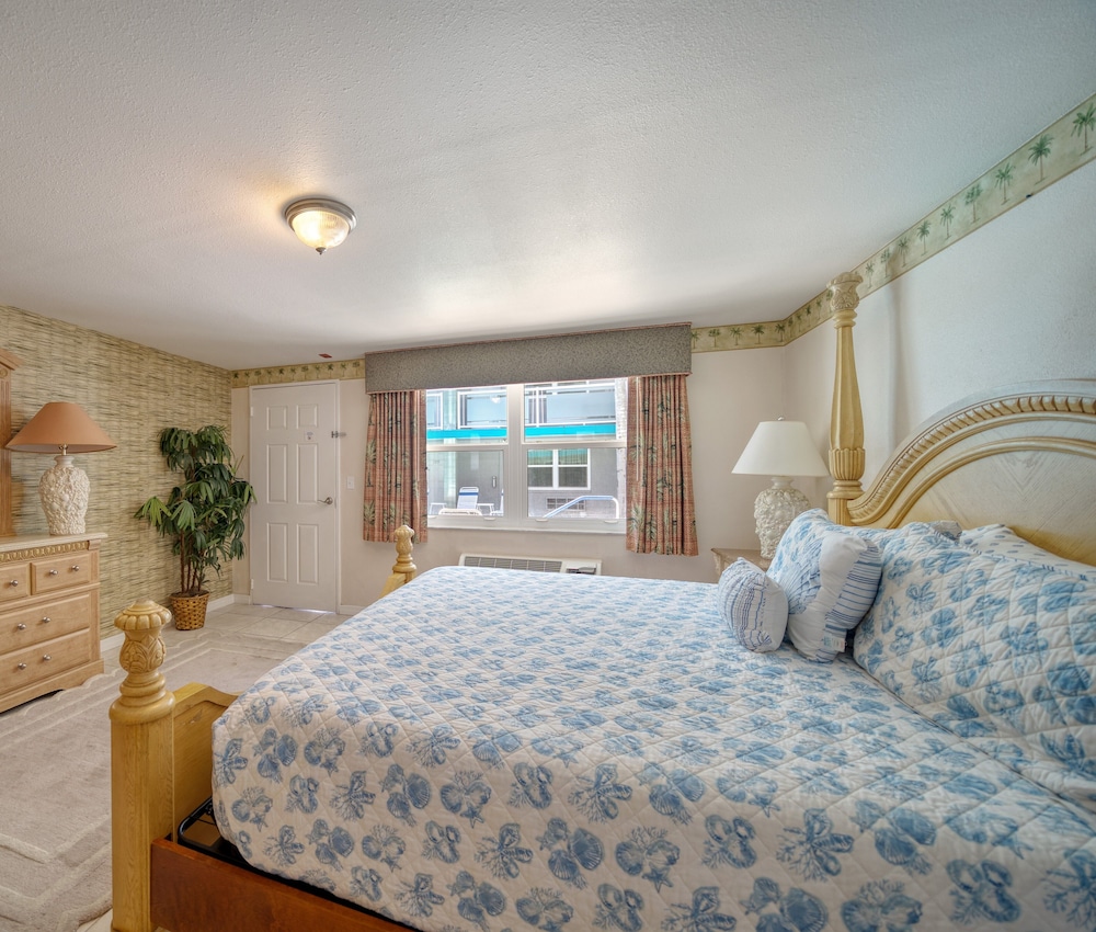 Camelot Beach Suites - photo 7