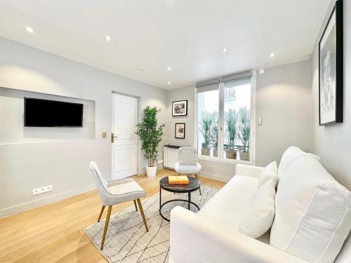 Eiffel Tower Premium Apartment for 4 - last minute hotel in Paris
