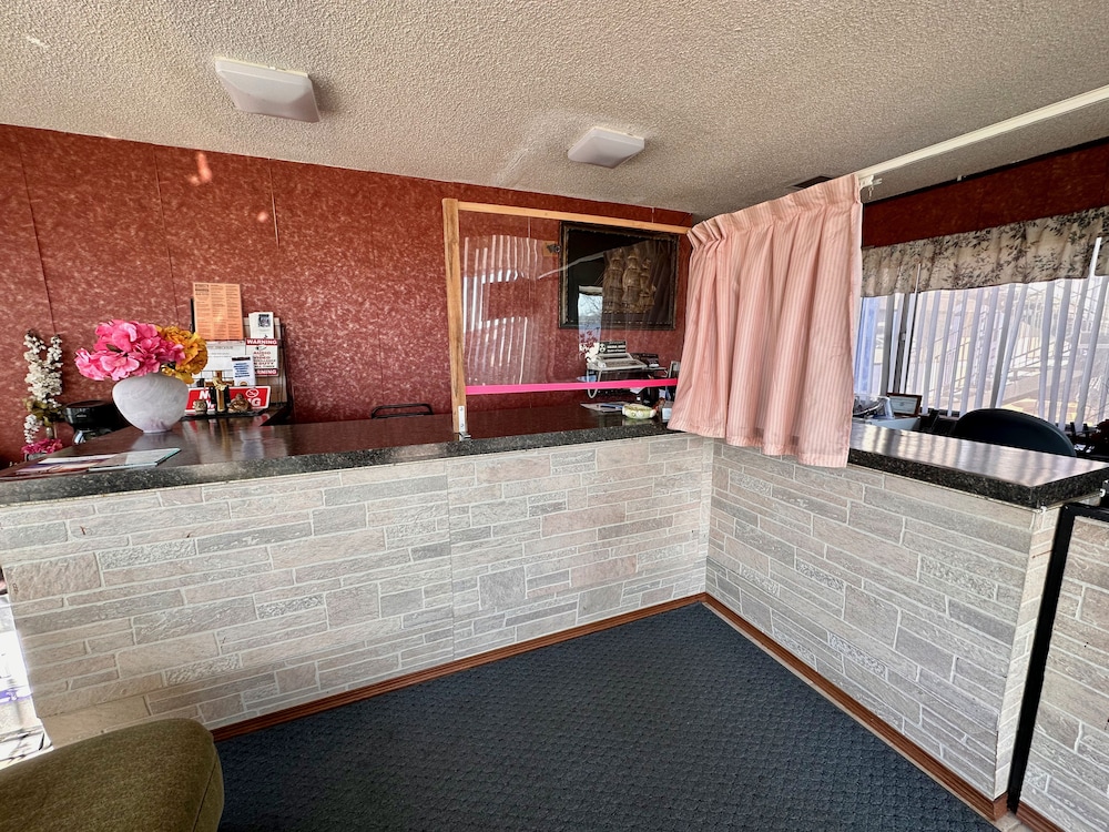 The Hastings Inn Salina - photo 2