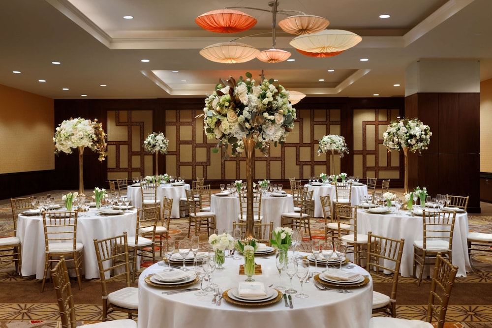 Embassy Suites Los Angeles Glendale - photo 34