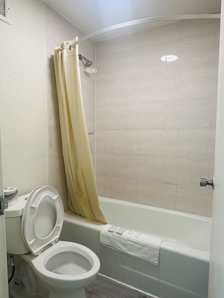 Rodeway Inn Silver Springs Ocala East - photo 19