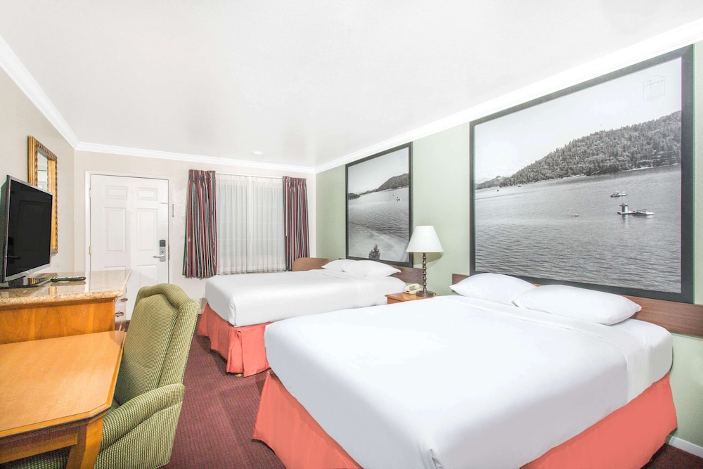 Upper Lake Inn and Suites - photo 4