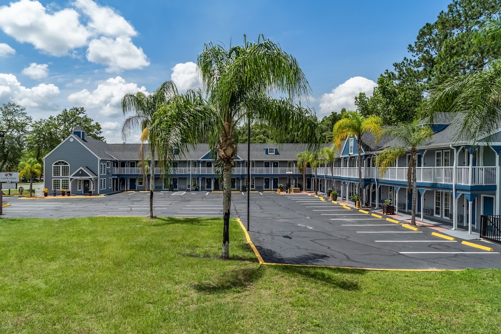 GatorTown Inn - photo 24