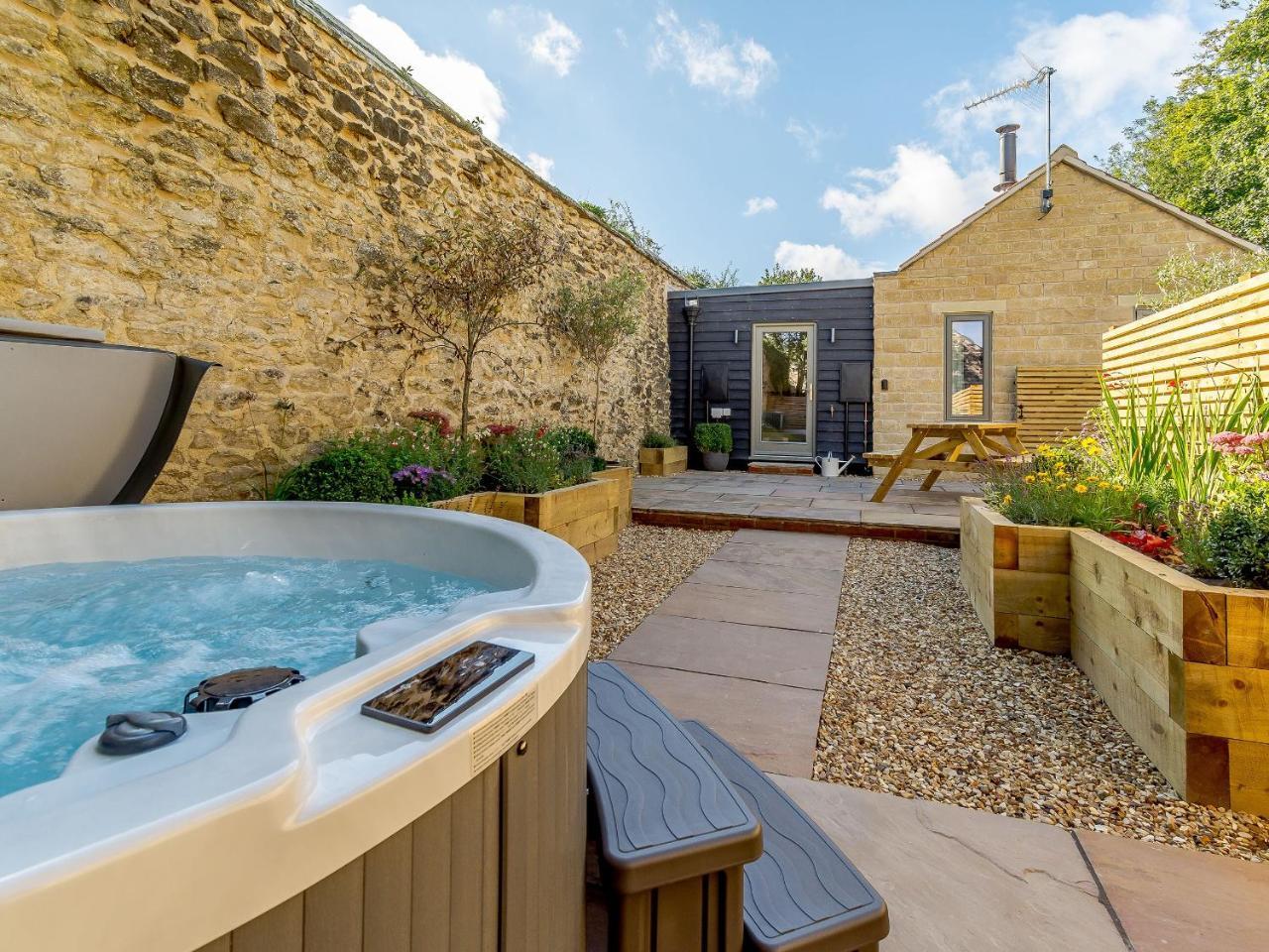 Rinstone Lodge — 5-Star Luxury Hotel in Thornton Dale, United Kingdom