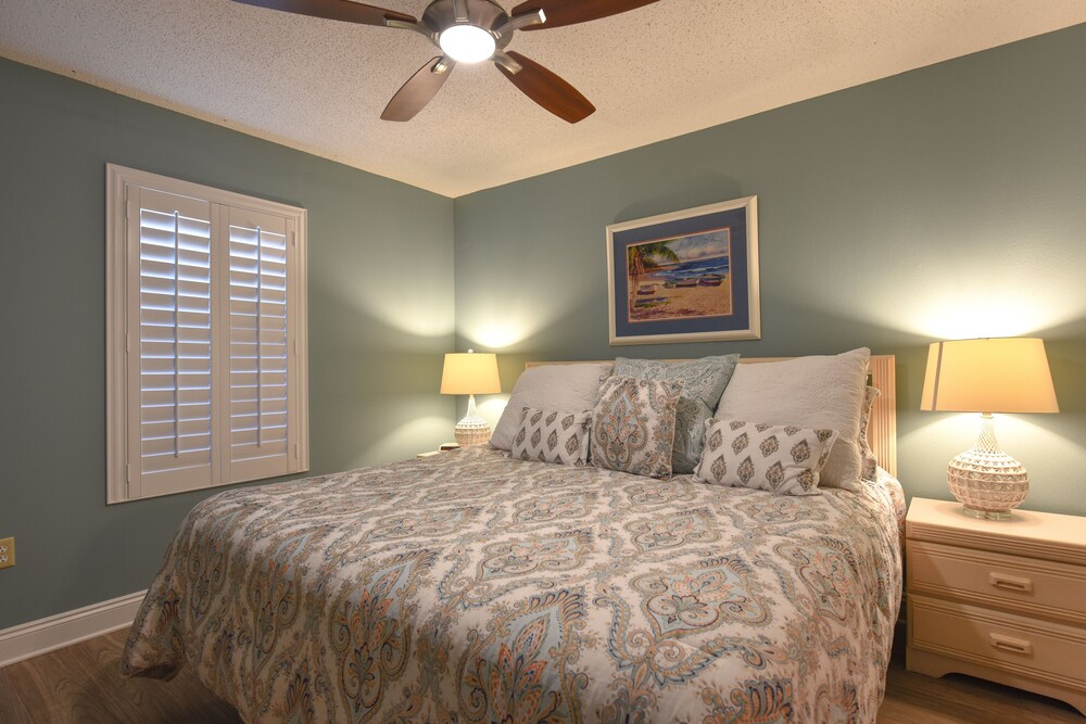 Pelican Beach Resort - photo 11