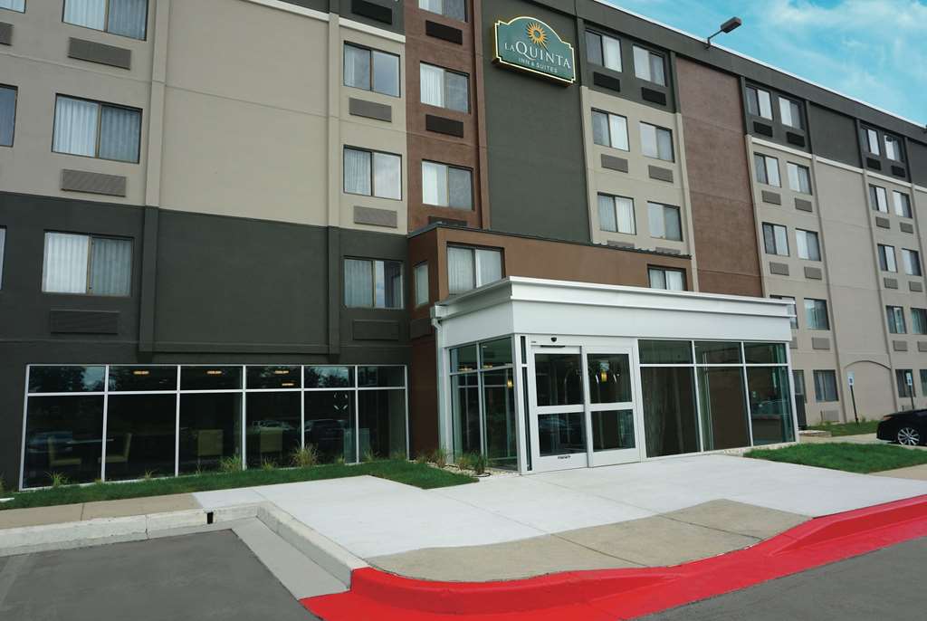 La Quinta Inn & Suites by Wyndham Baltimore N White Marsh - photo 2