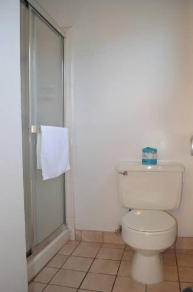 Tropics Motor Hotel - photo 19
