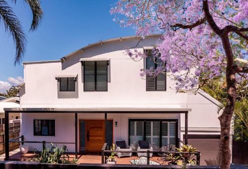 PACIFIC Stunning Coastal Home The Perfect Family Getaway — 4-Star Luxury Hotel in Sunshine Beach, Australia