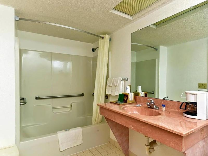 Americas Best Value Inn Valdosta Lake Park - photo 9