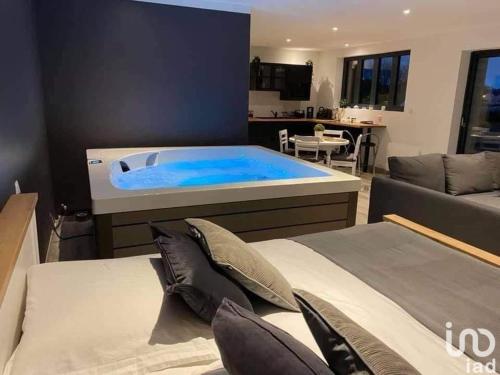 Au Dela Des Remparts in Montreuil, France